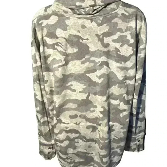 Women’s Jane and Delancey Camo Cowl Neck Pull Over, Large - Picture 3 of 5